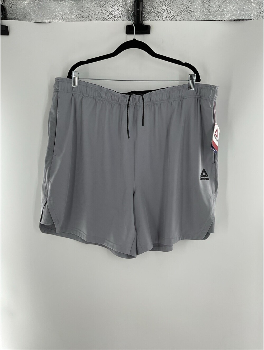 Reebok Men’s 3XL Athletic Shorts 7 Inch Inseam Gray NWT 007
